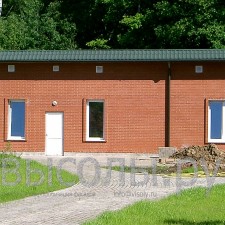 Коттедж после работ по очистке фасада Дом после удаления высолов